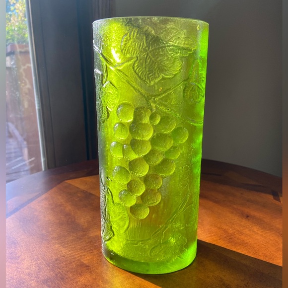 Vintage Resin Mid Century Sascha Brastoff Green Grape Themed Vase - Picture 5 of 12